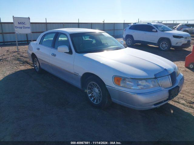  Salvage Lincoln Towncar