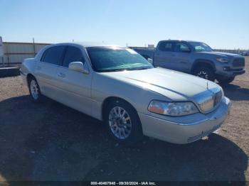  Salvage Lincoln Towncar