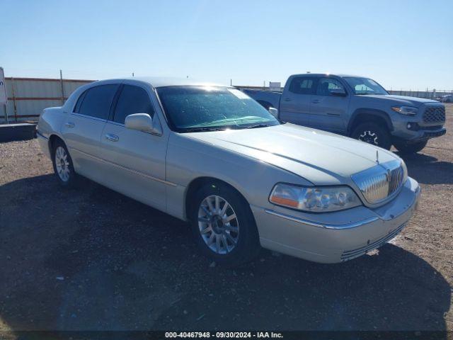  Salvage Lincoln Towncar