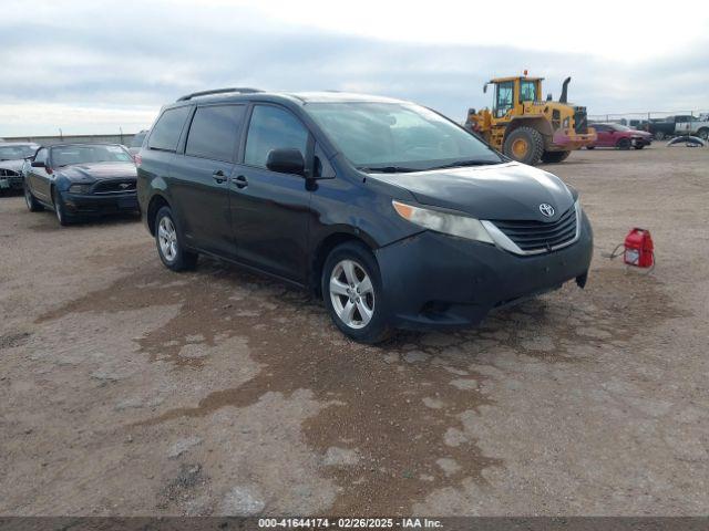  Salvage Toyota Sienna