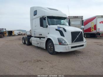 Salvage Volvo Vnl