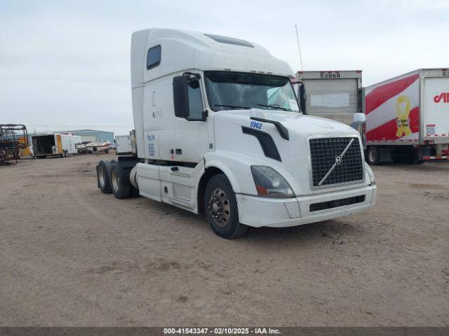  Salvage Volvo Vnl