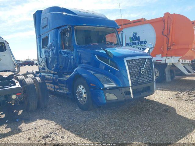  Salvage Volvo Vnl