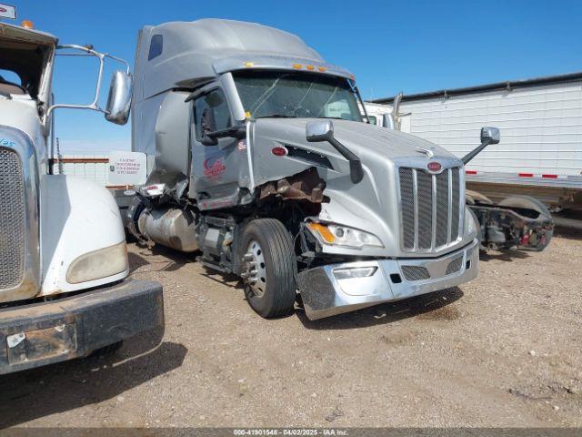  Salvage Peterbilt 579