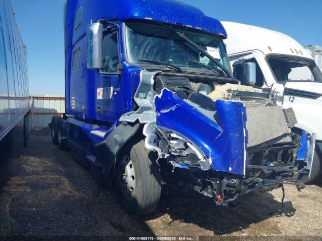  Salvage Volvo Vnl