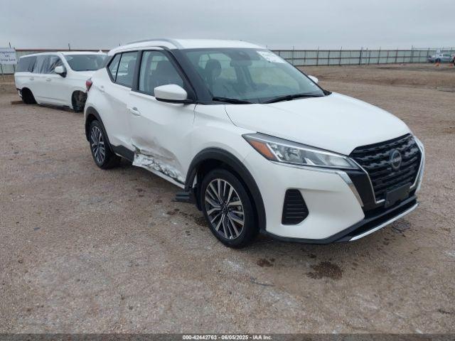  Salvage Nissan Kicks