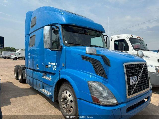  Salvage Volvo Vnl