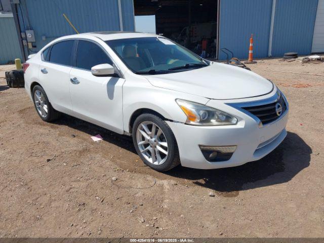  Salvage Nissan Altima