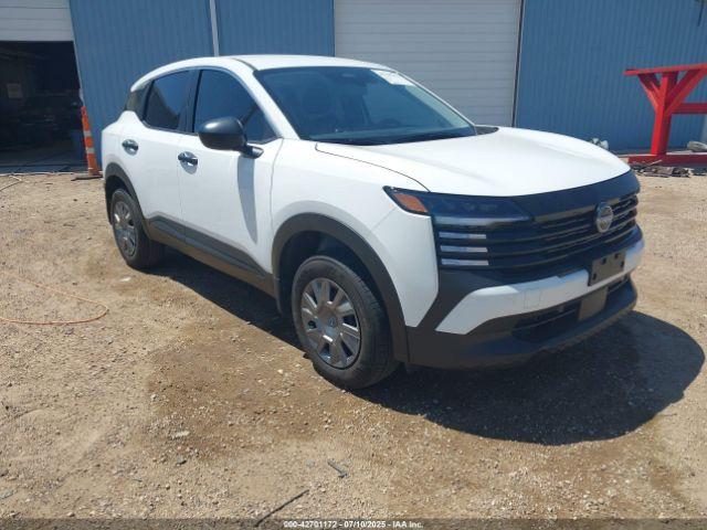  Salvage Nissan Kicks