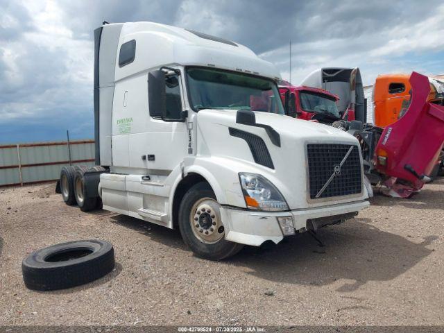  Salvage Volvo Vn