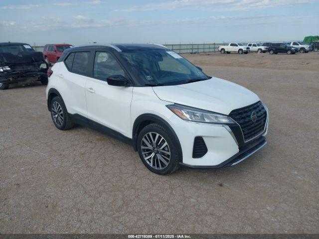  Salvage Nissan Kicks