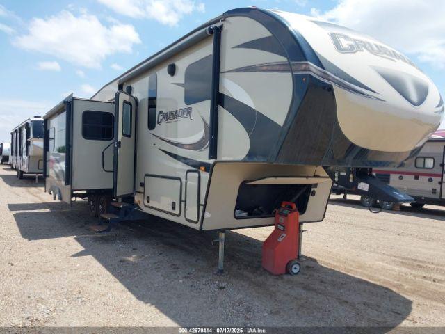 Salvage Prime Time Crusader 35  5th Wheel