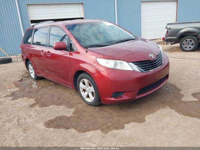  Salvage Toyota Sienna