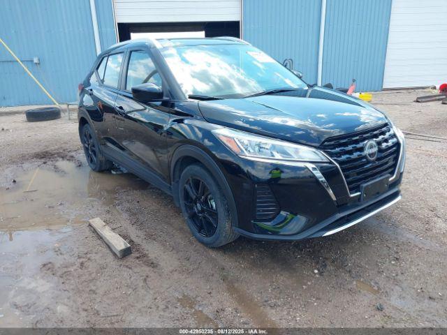  Salvage Nissan Kicks