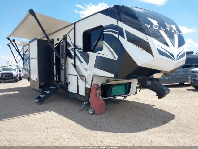  Salvage Dutchmen Voltage 35  5th Wheel