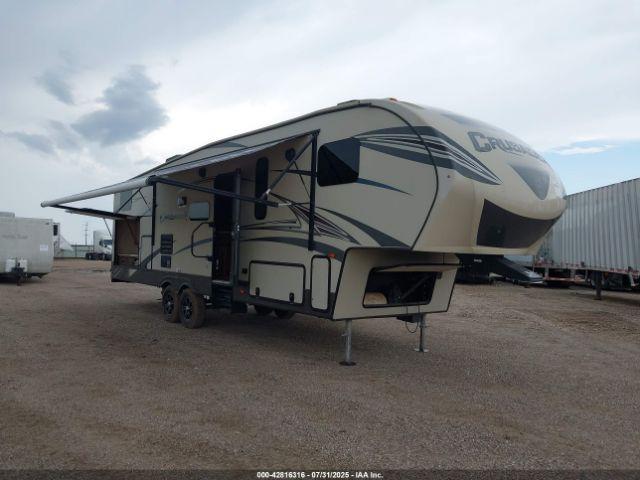  Salvage Prime Time Crusader 35  5th Wheel