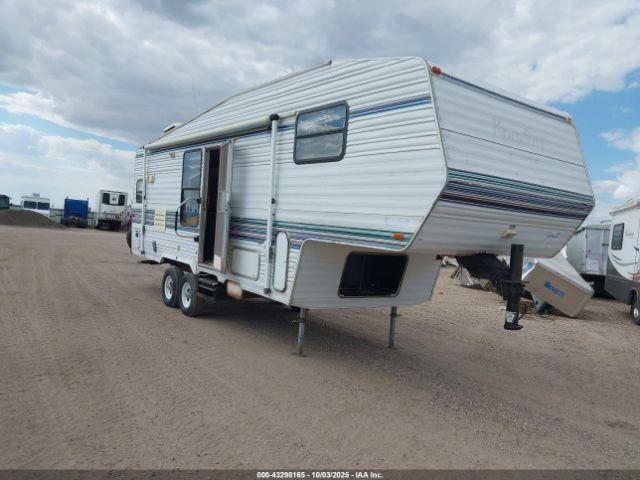  Salvage Komfort 32  5th Wheel Gooseneck