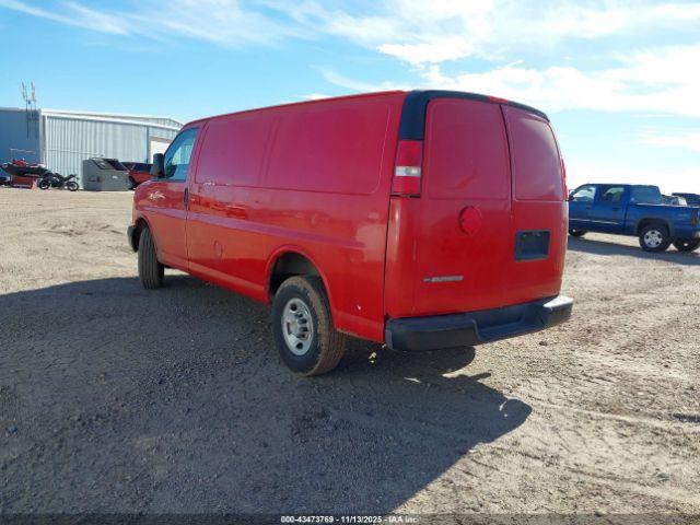 Chevrolet Express Work Van Image 3