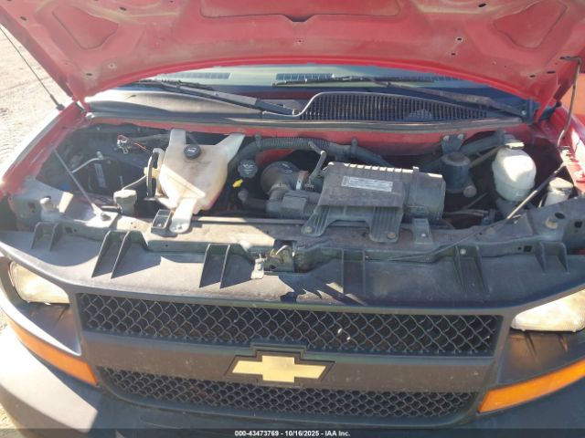 Chevrolet Express Work Van Image 7