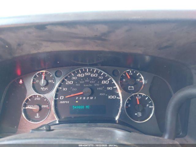 Chevrolet Express Work Van Image 7