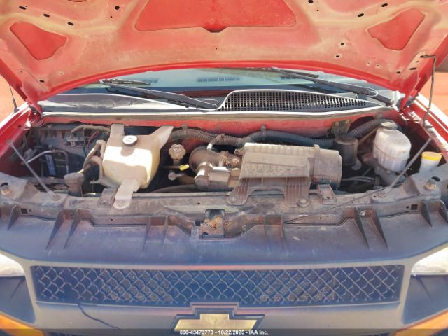 Chevrolet Express Work Van Image 11