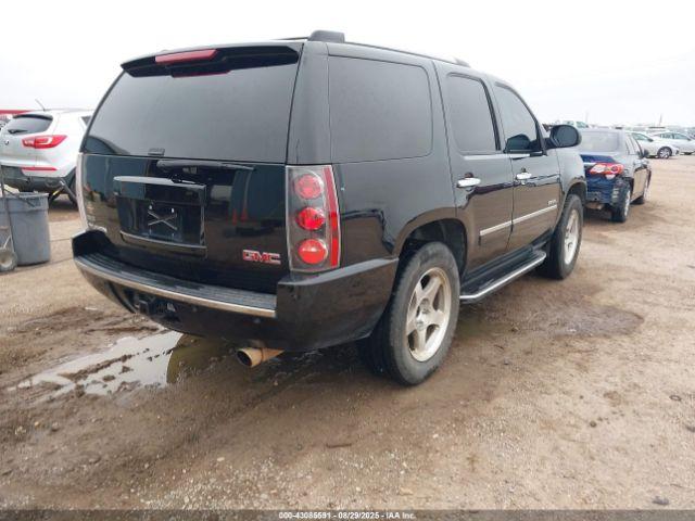 GMC Yukon Denali Image 15