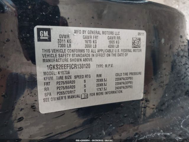 GMC Yukon Denali Image 11