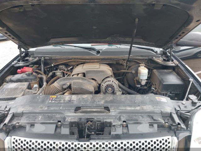 GMC Yukon Denali Image 9