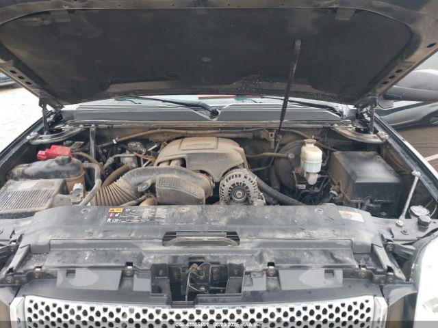 GMC Yukon Denali Image 9