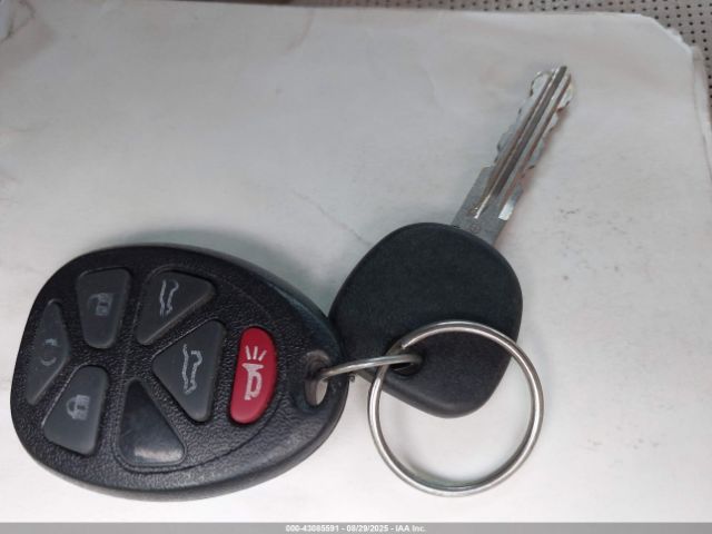 GMC Yukon Denali Image 16