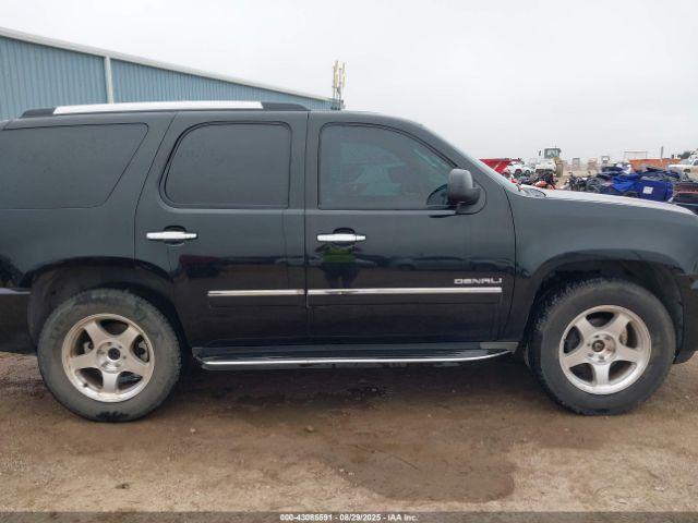 GMC Yukon Denali Image 5