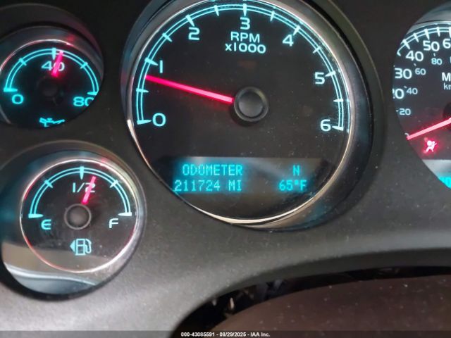 GMC Yukon Denali Image 2