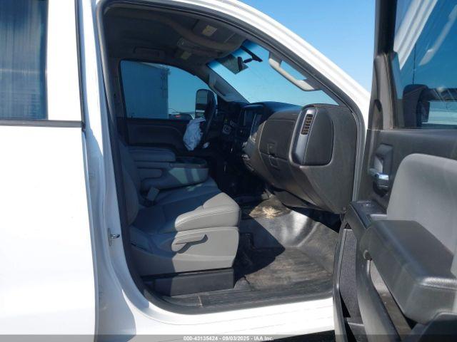 GMC Sierra 2500 Image 14