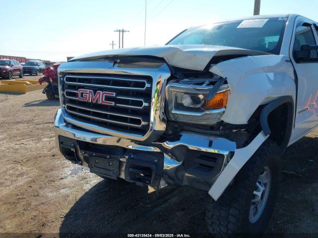 GMC Sierra 2500 Image 8