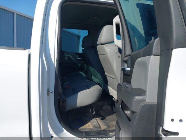 GMC Sierra 2500 Image 9