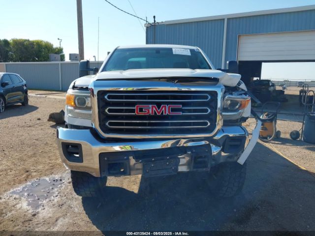 GMC Sierra 2500 Image 17