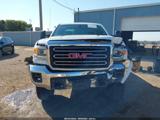 GMC Sierra 2500 Image 17