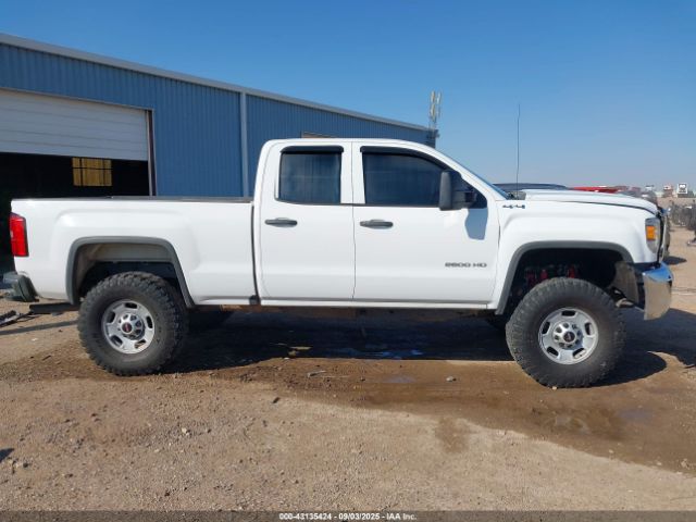 GMC Sierra 2500 Image 10