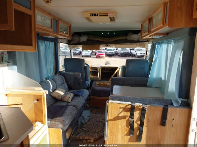 Chevrolet P30 Image 8