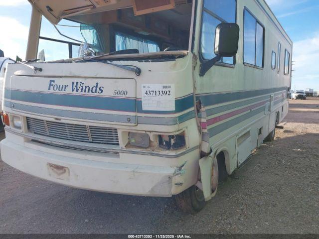 Chevrolet P30 Image 10