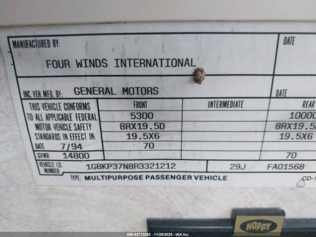 Chevrolet P30 Image 11