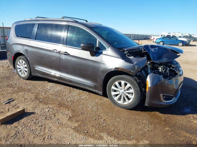  Salvage Chrysler Pacifica