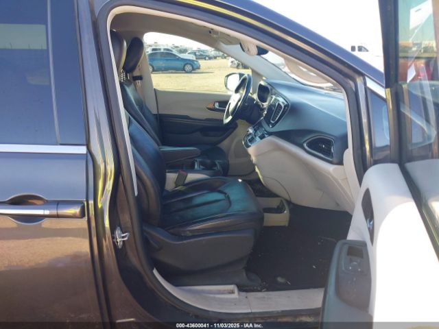 Chrysler Pacifica Touring-l Image 15