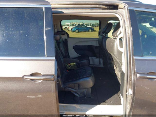 Chrysler Pacifica Touring-l Image 8