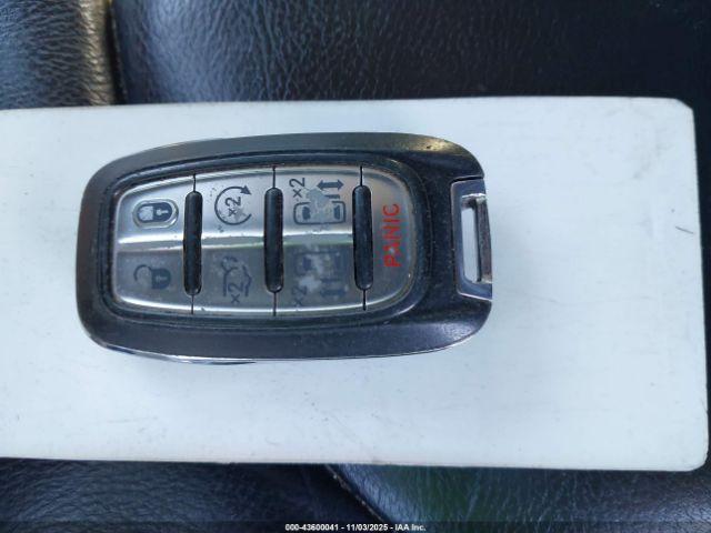 Chrysler Pacifica Touring-l Image 4