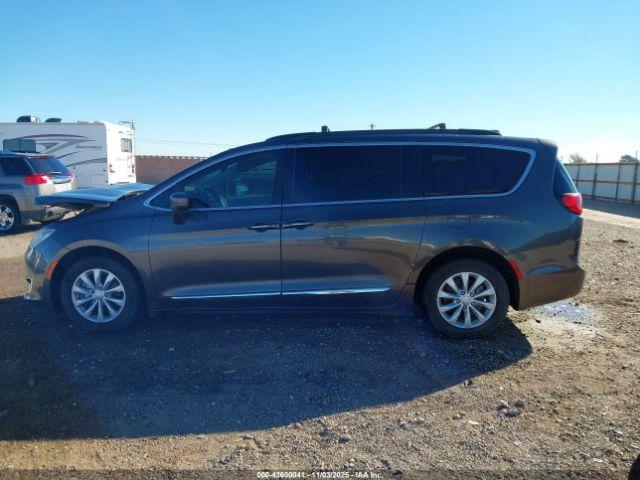 Chrysler Pacifica Touring-l Image 14