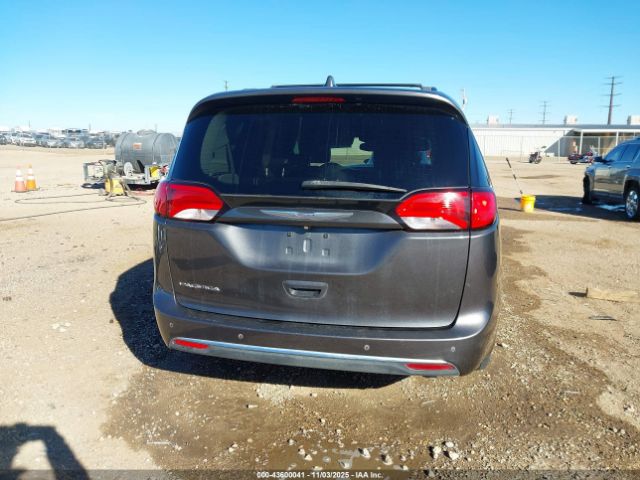 Chrysler Pacifica Touring-l Image 11