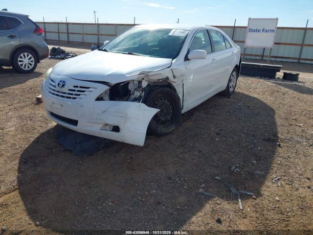 Toyota Camry Le Image 14