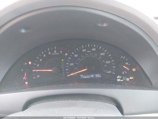 Toyota Camry Le Image 5