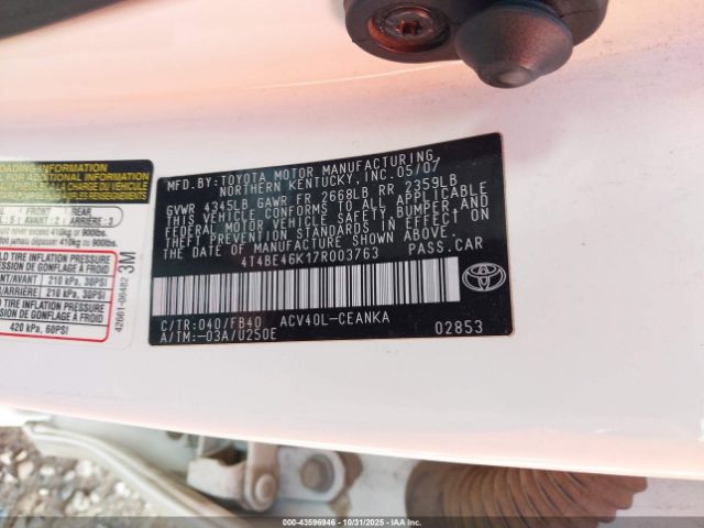 Toyota Camry Le Image 4